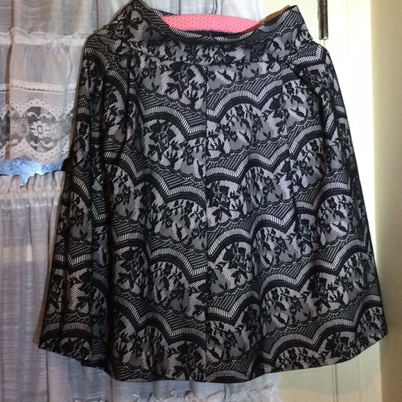 Black Lace skirt with A Cream Beige Color Liner - Picture 1 of 13